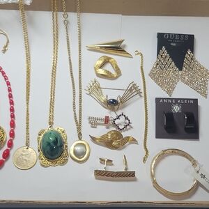 Gold-Tone Pendant Necklace  - Unknown Brand